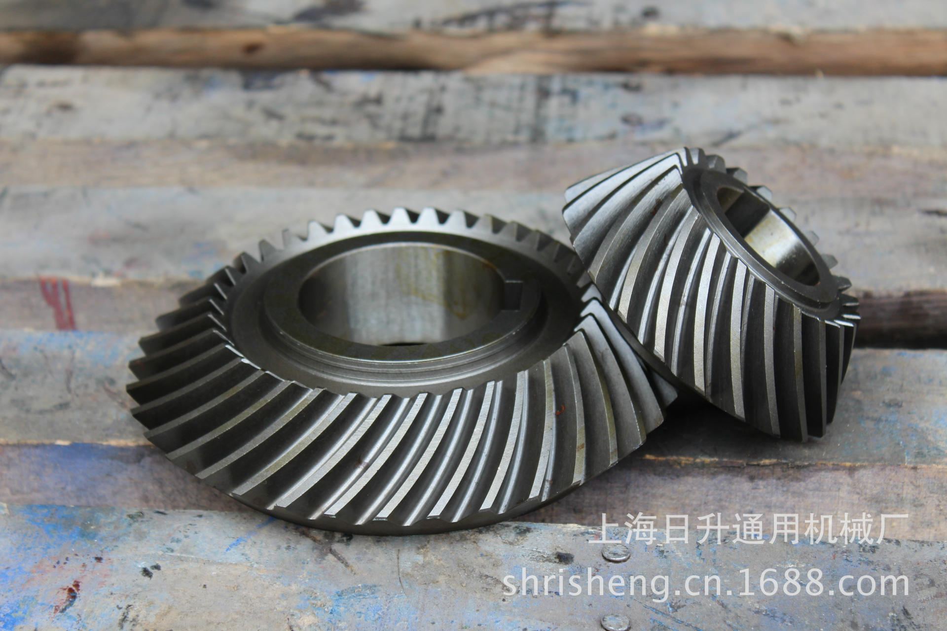 精密传动 齿轮在双螺旋混合机中的核心作用与维护指南